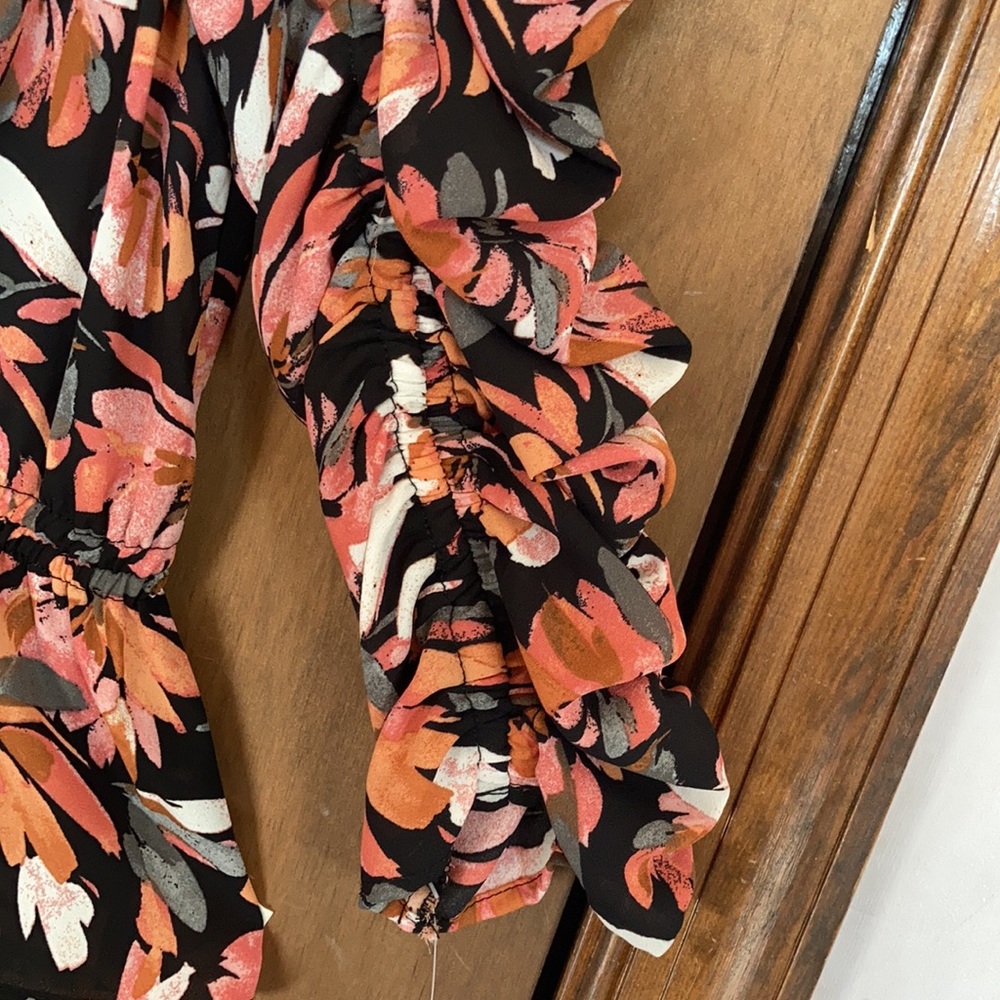 Zac & Rachel rouched sleeve floral top size PL - Picture 10 of 17